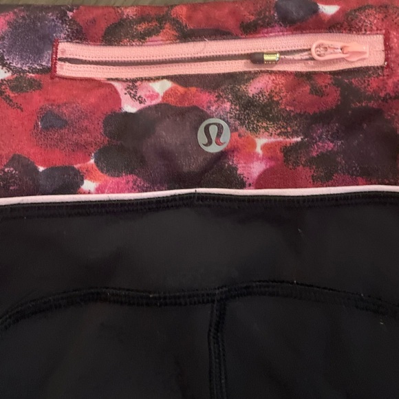 Lululemon speed tight IV black poppy petals rumble multi size 6 - Picture 7 of 9